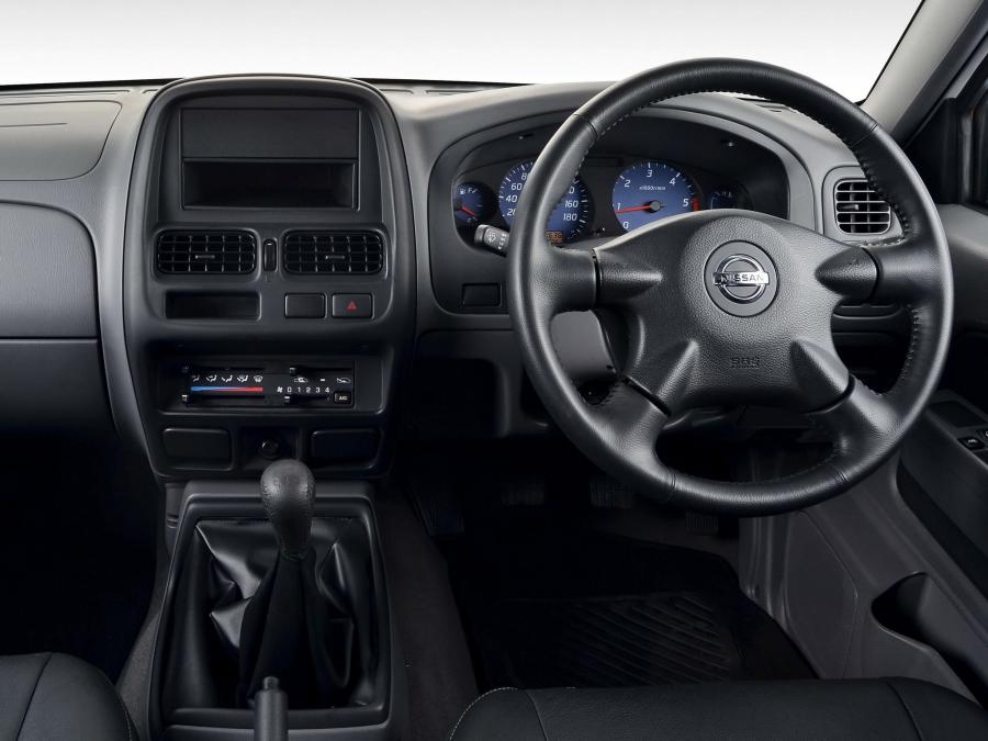  Nissan NP300 Hardbody Silver Single Cab 2013 года  (фото 7 из 9)